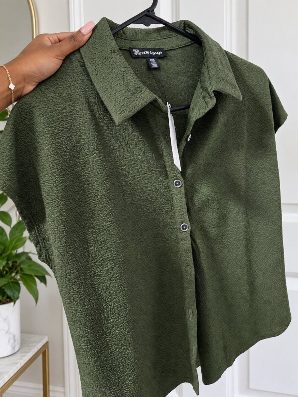 Cable & Gauge Olive Green Textured Button Front Short Sleeve Top